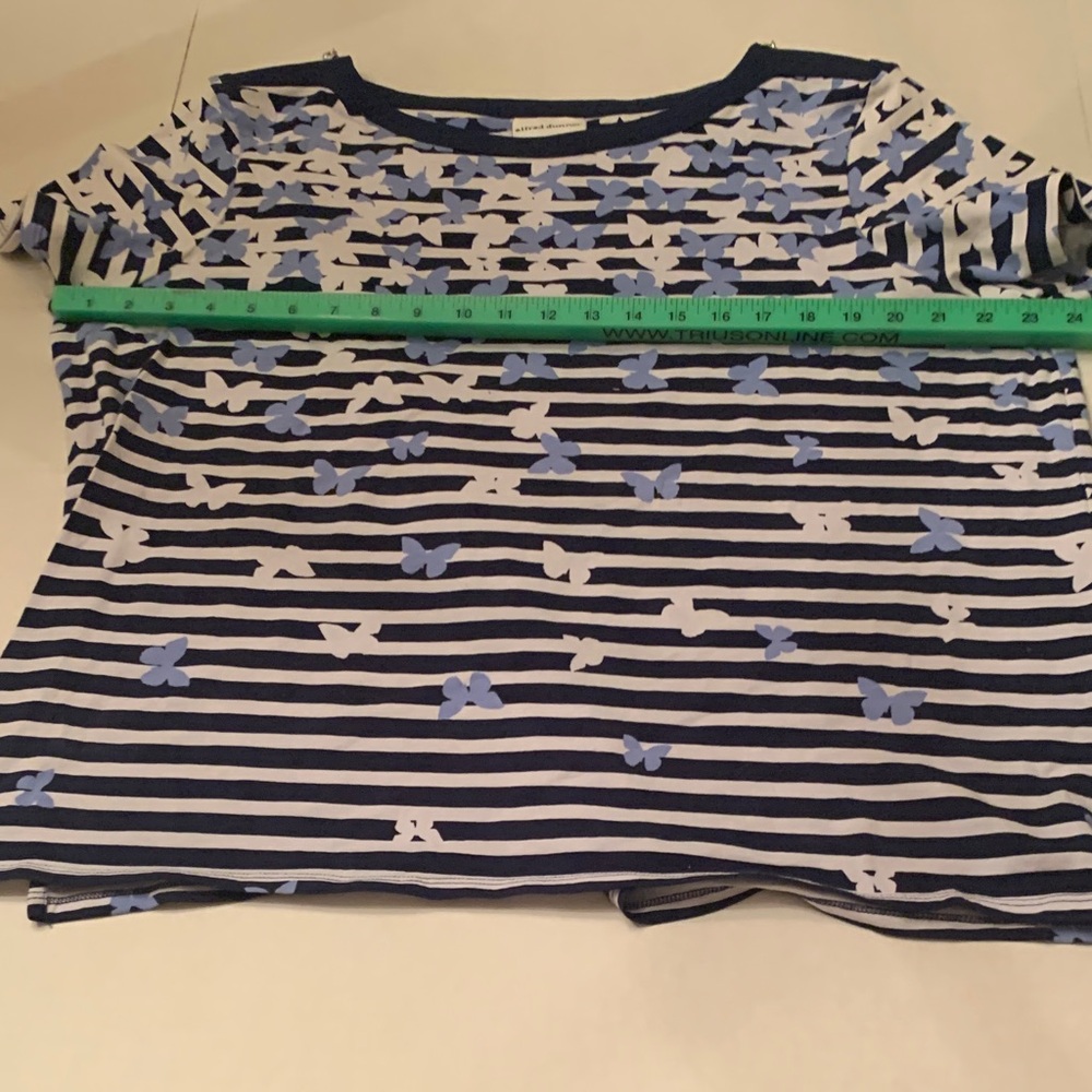 Alfred Dunner Navy and White Butterfly Short Sleeve Tee. EUC Size XL Like new